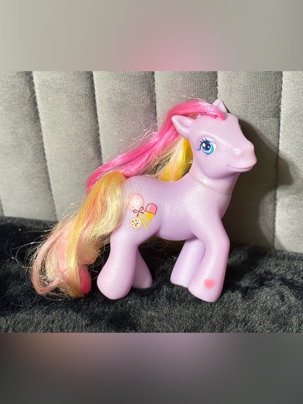 My Little Pony G3 Cupcake Pink Pony Figure Yellow Tinsel Hair Hasbro 2004